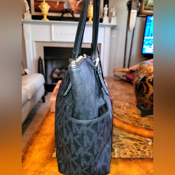 Michael Kors black monogram tote - Picture 14 of 15